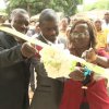 Coupure du ruban par le Représentant du Ministre en charge de la microfinance et le Président du RENACA-Bénin